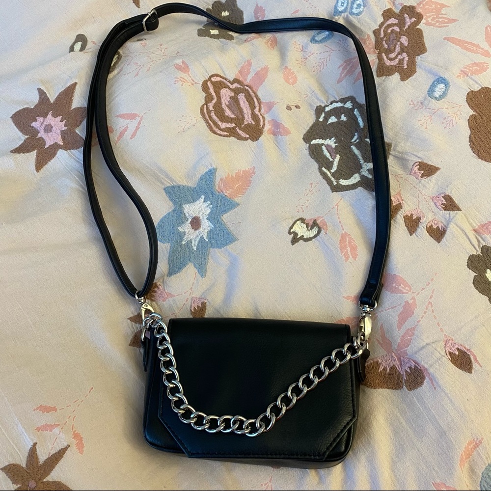 black crossbody bag